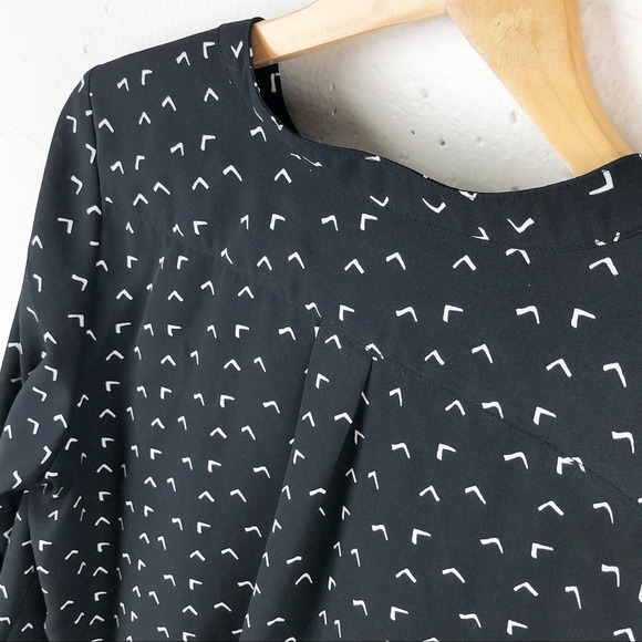 Lightweight Patterned Tunic - Picture 8 of 8